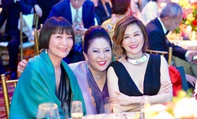 热点：向华强70岁生日宴 全息再现张国荣梅艳芳身影