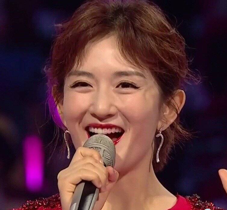 湖南卫视跨年夜槽点：谢娜回应跨年主持 收视率被强制跳台