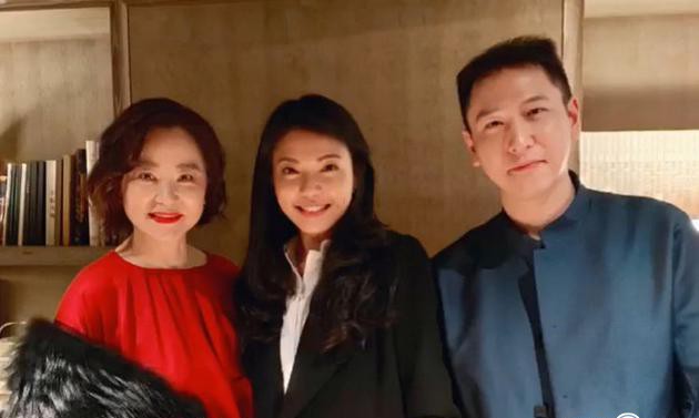 热门：汤臣二少东汤珈铖传婚讯 冯绍峰得子首现身 谢娜还锁样图