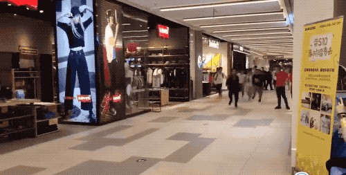 优衣库联名遭疯抢 黄牛抢购各显神通