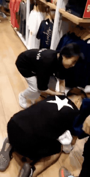 优衣库联名遭疯抢 黄牛抢购各显神通