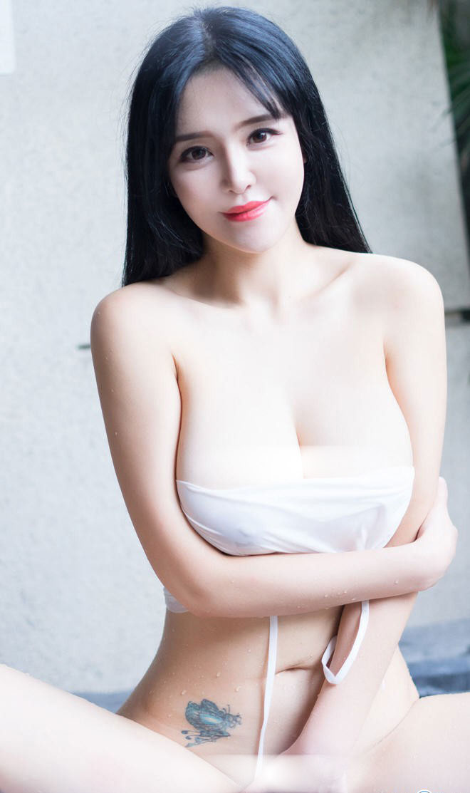 刘钰儿露胸无遮掩性感照片