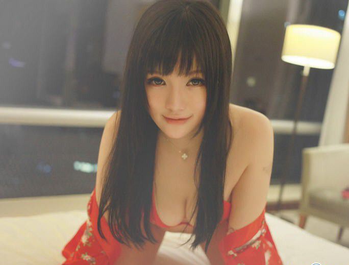 黄米妮Mini大尺度性感照片 VS 巨 乳女神恩一艳 照