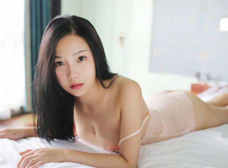 周妍希无圣光全 裸图未打码照片 VS 徐微微童颜大胸性感床 照