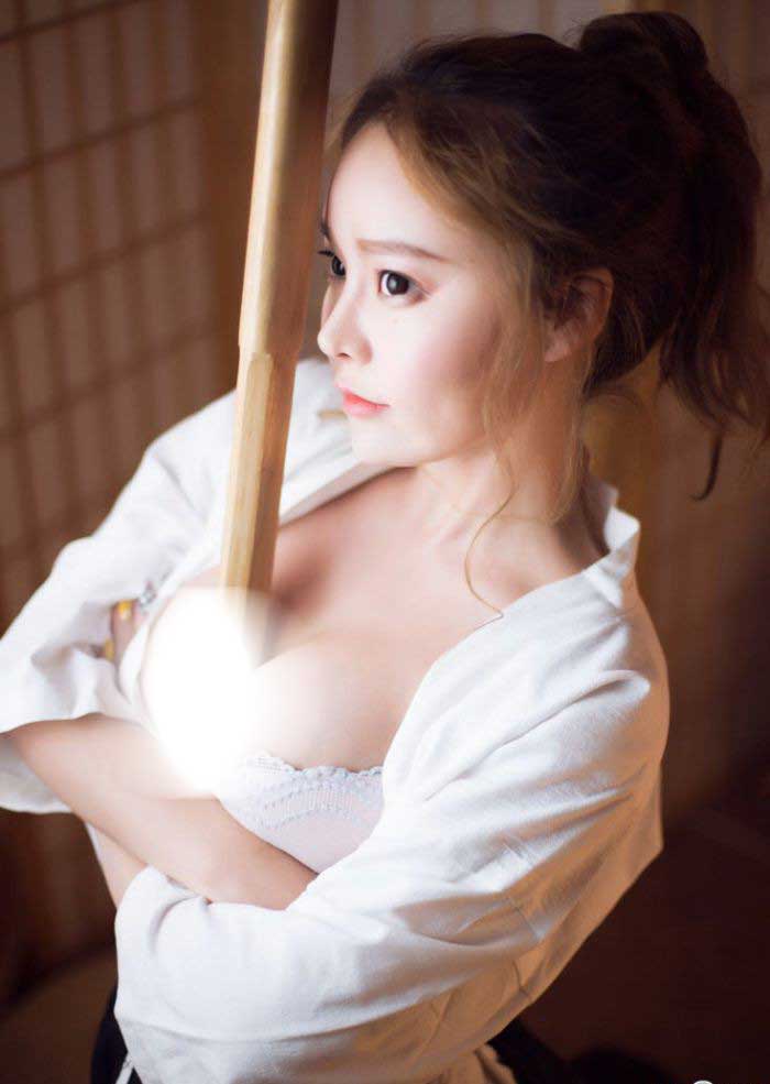 柳侑绮露 乳裸身福利照 PK 青妍Celina无圣光套图原图