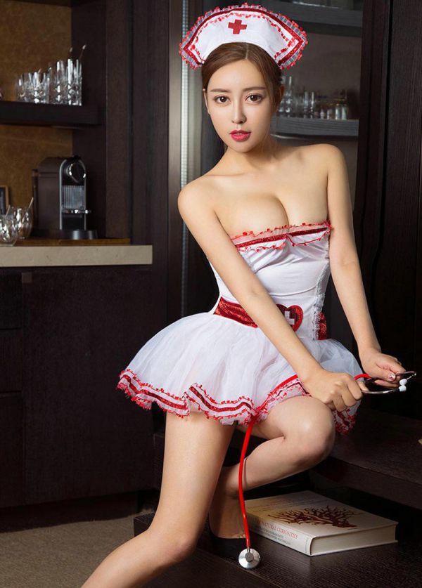 施诗宅福利性感照片套图 PK 吴美溪超清无光晕图集