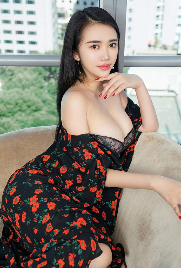 薛婉未打码人体照 PK 凯竹模特私房照