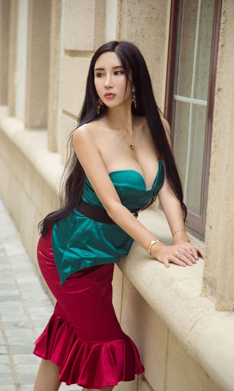 性感美女艾霓莎无圣光套图福利