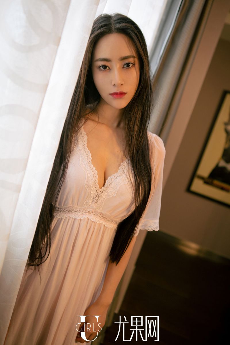 性感嫩模穆菲菲木有圣光套图