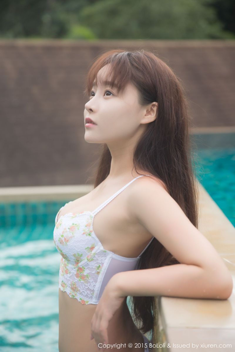 丰腴少女柳侑绮SevenBaby半圣光套图福利