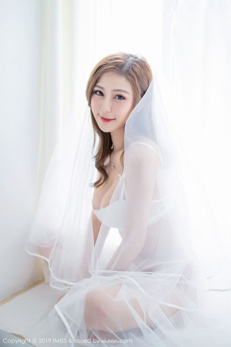 丰腴妹子Lavinia无圣光写真