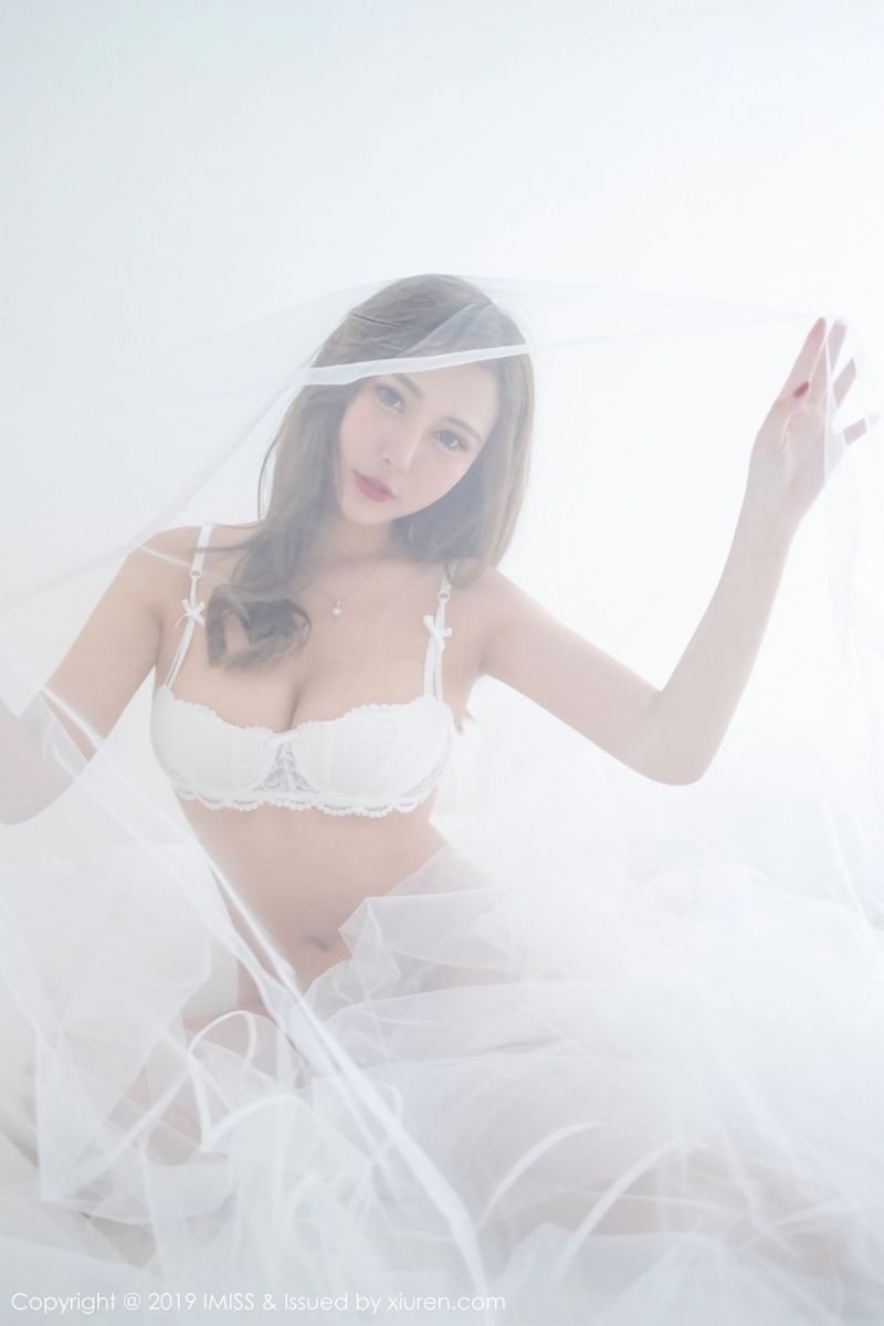 丰腴妹子Lavinia无圣光写真