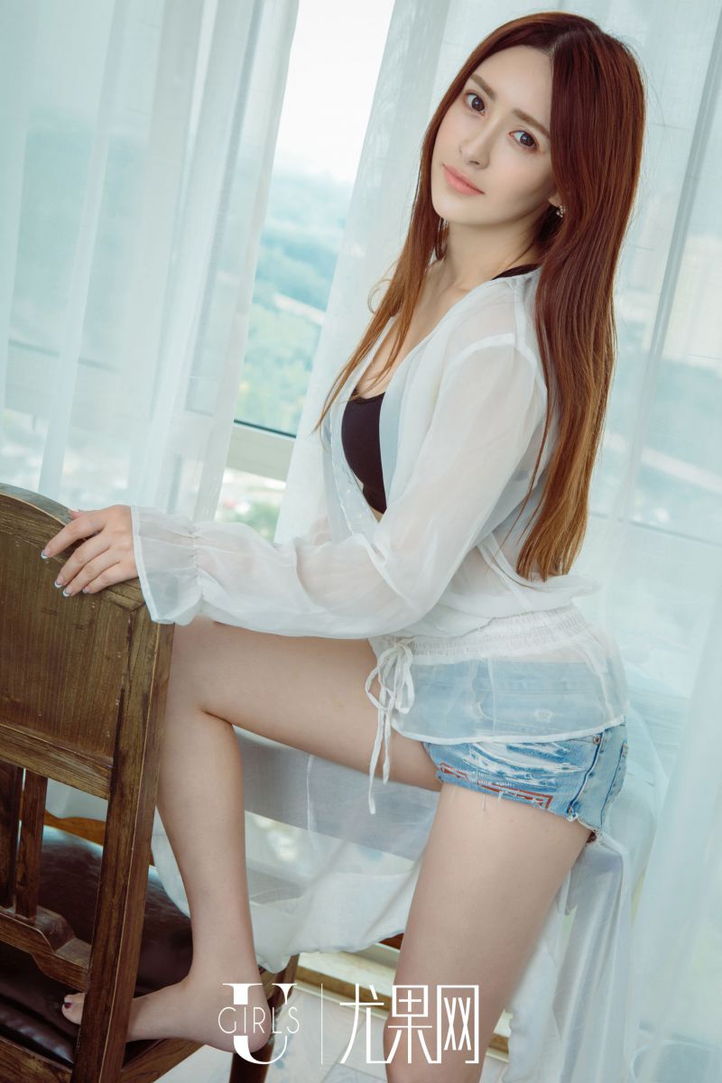 诱人妹子花花木有删套图写真