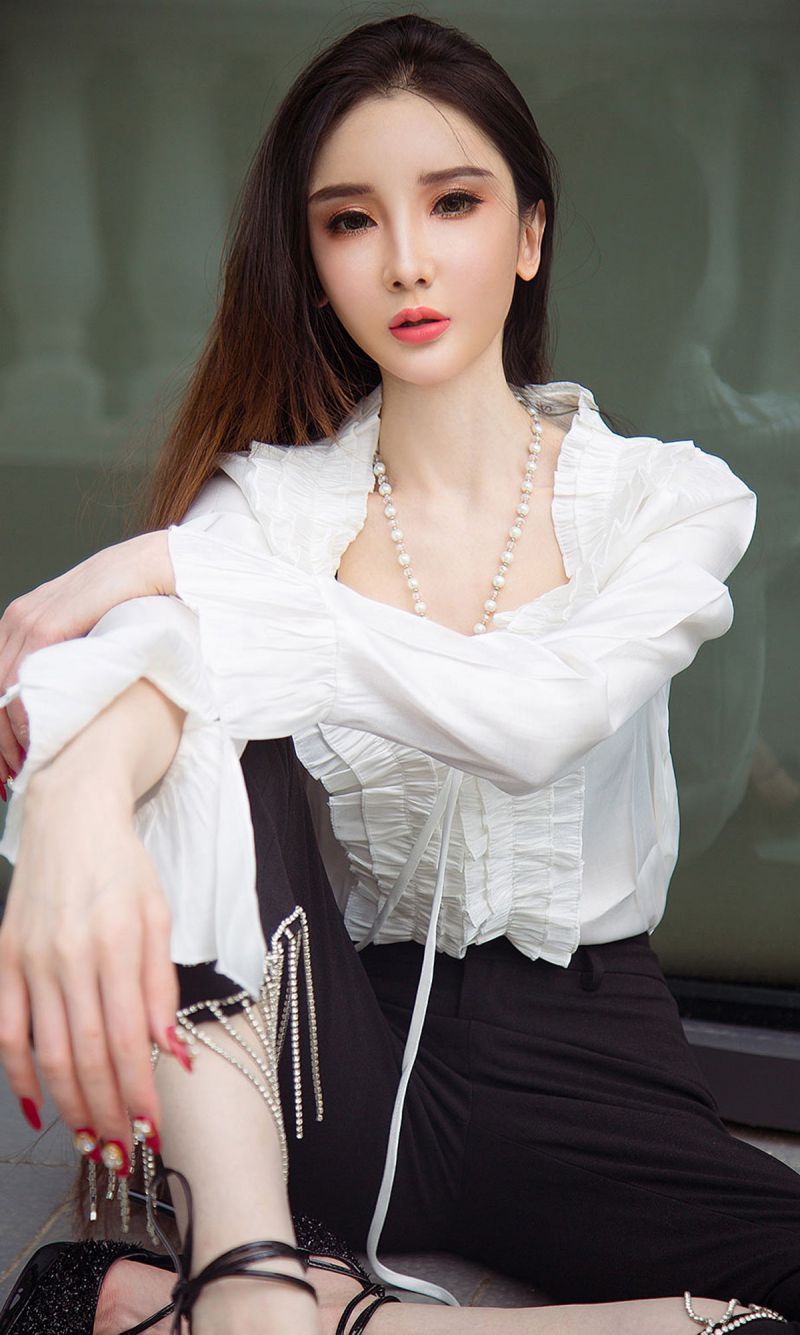 诱人女神阿依努尔瓦娅木有删套图