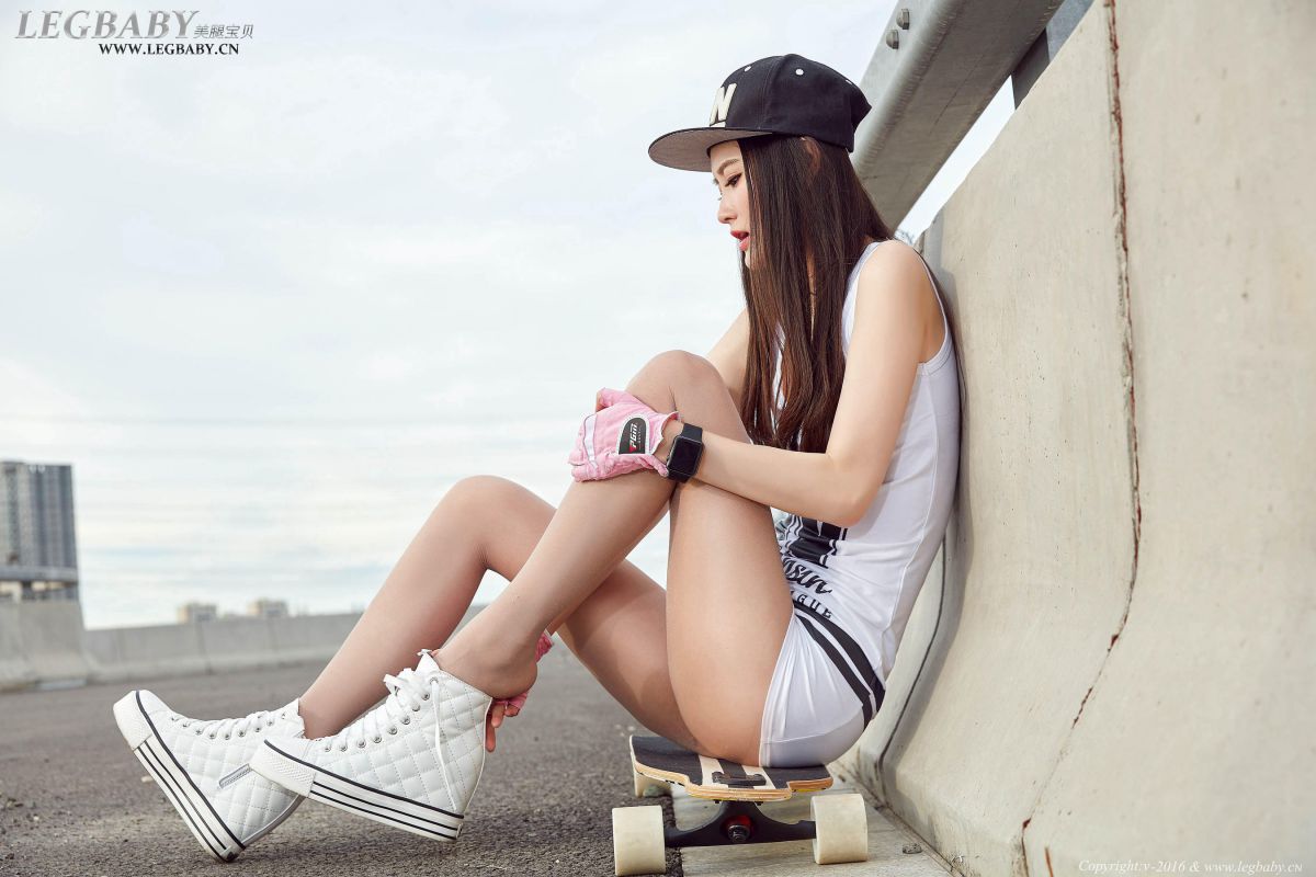 诱人软妹子潇潇木有遮番号