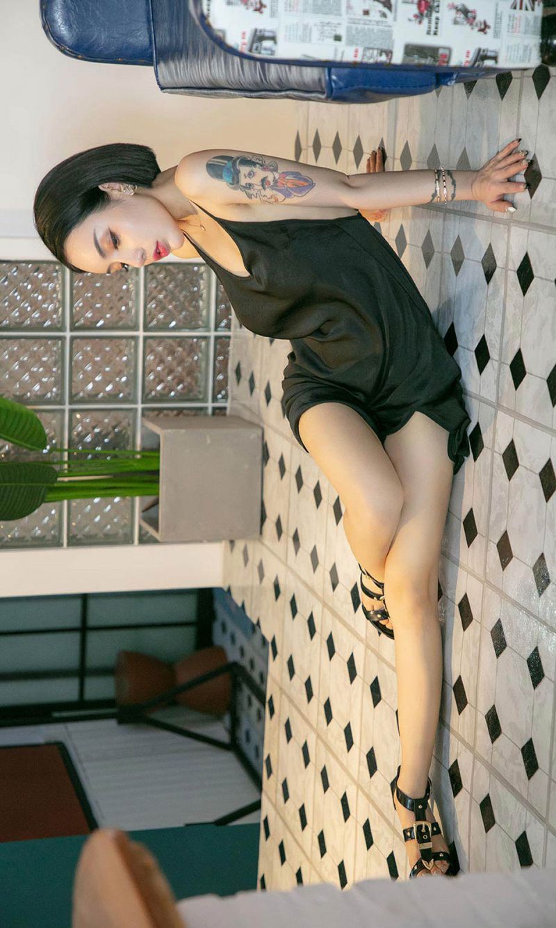 丰腴嫩模陆梓琪木有删图集