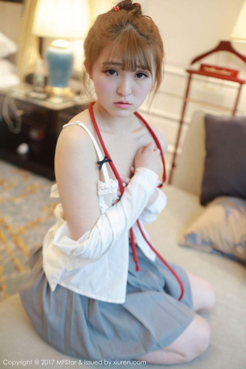 绝色少女伊小七MoMo木有遮福利