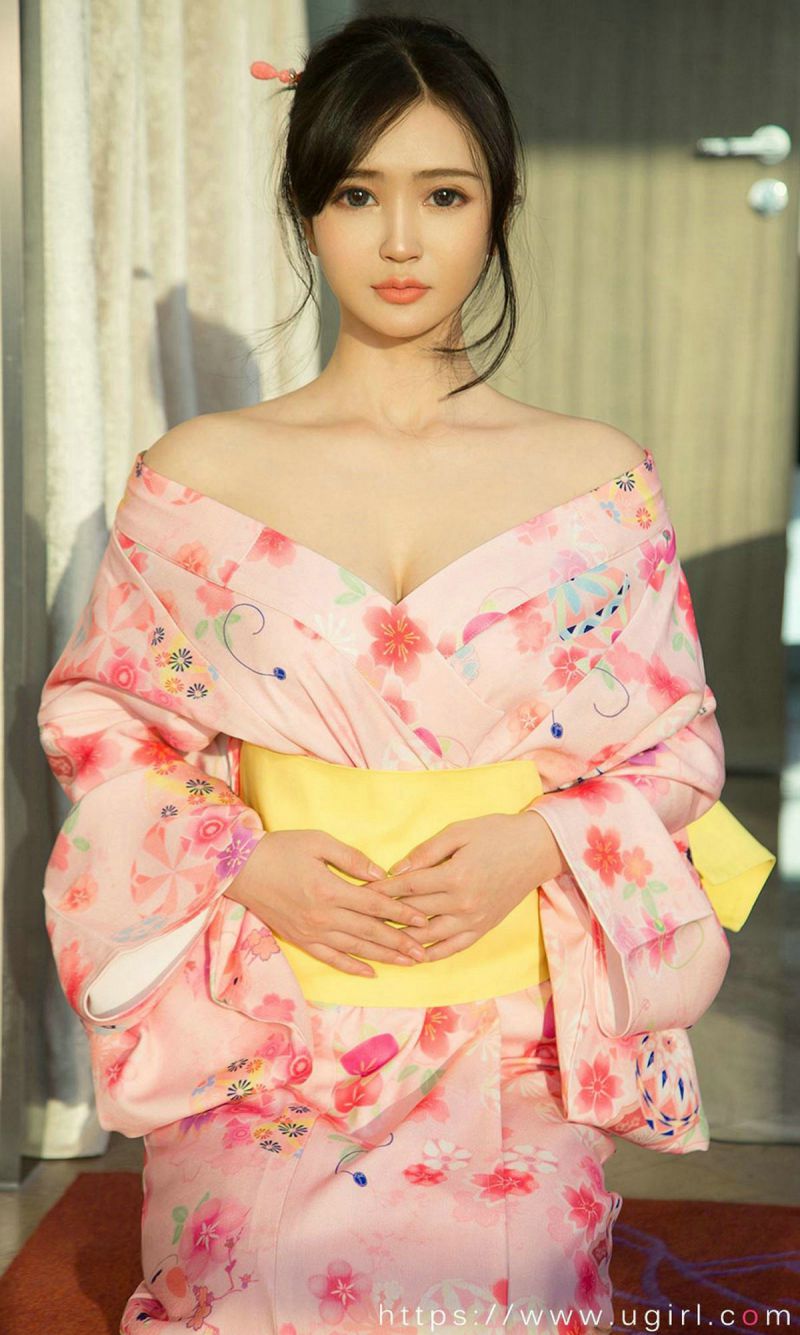 白嫩网红曼蒂娜无删照片