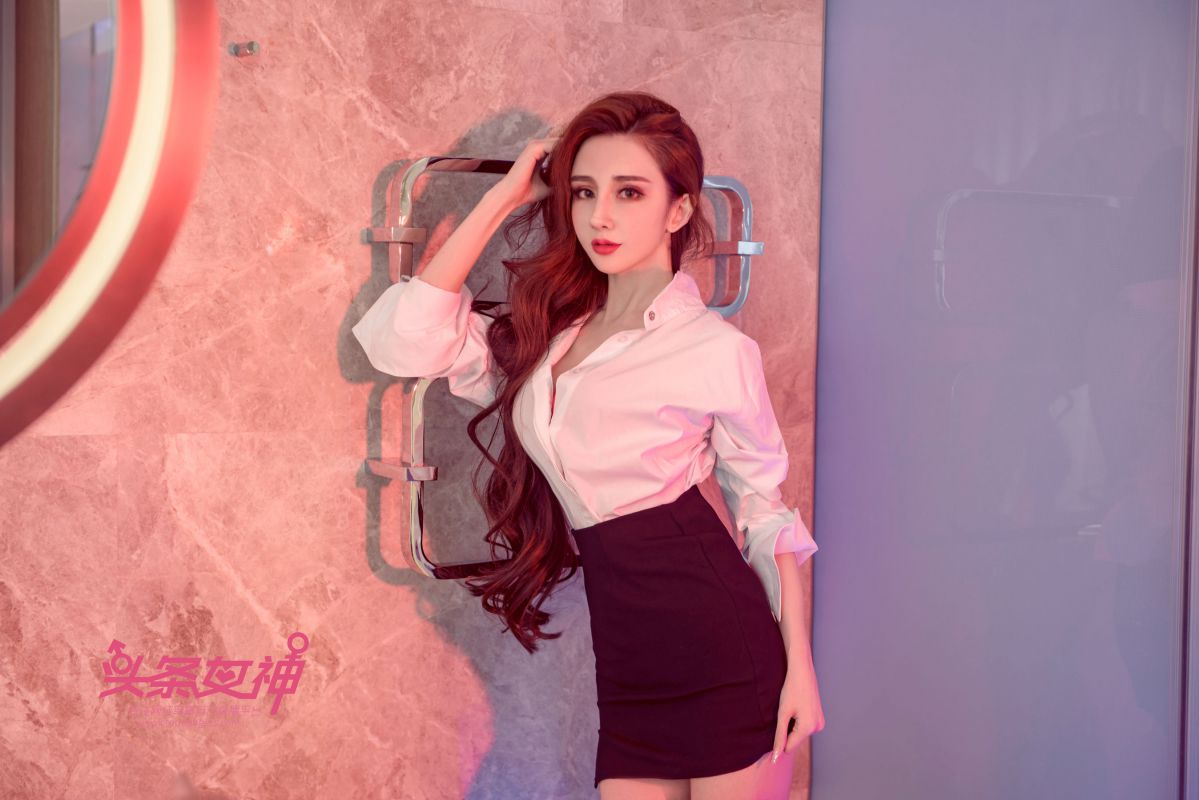 丰腴美女阿依努尔瓦娅无遮相册