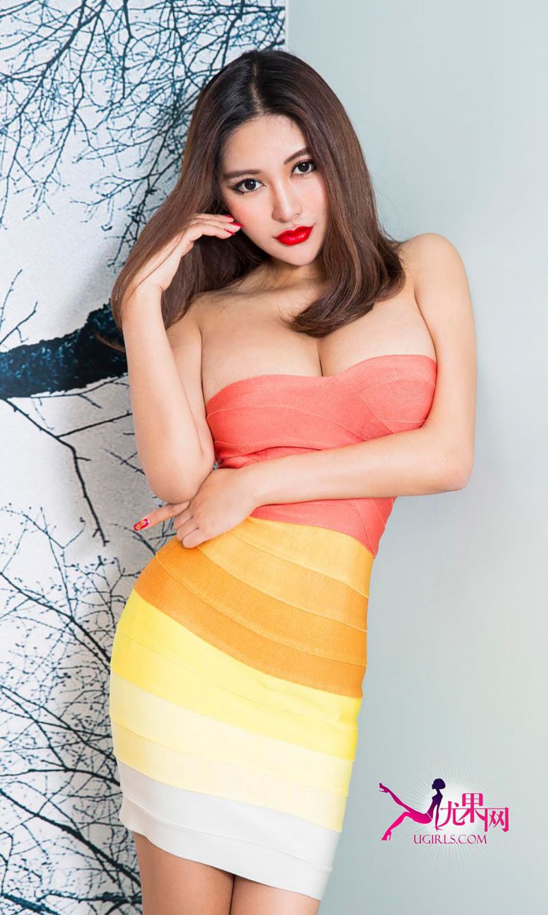 高颜美人女赵伊彤无遮罩经典图