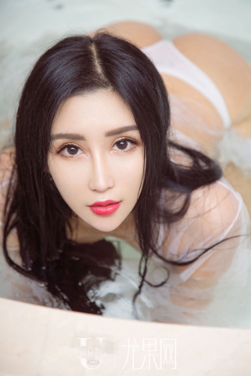 丰腴美女艾霓莎木有圣光全集