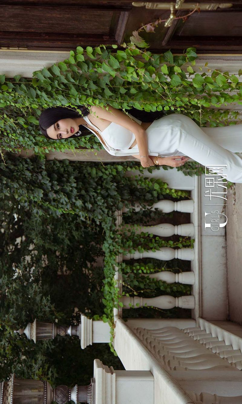 丰腴美女艾霓莎木有圣光全集