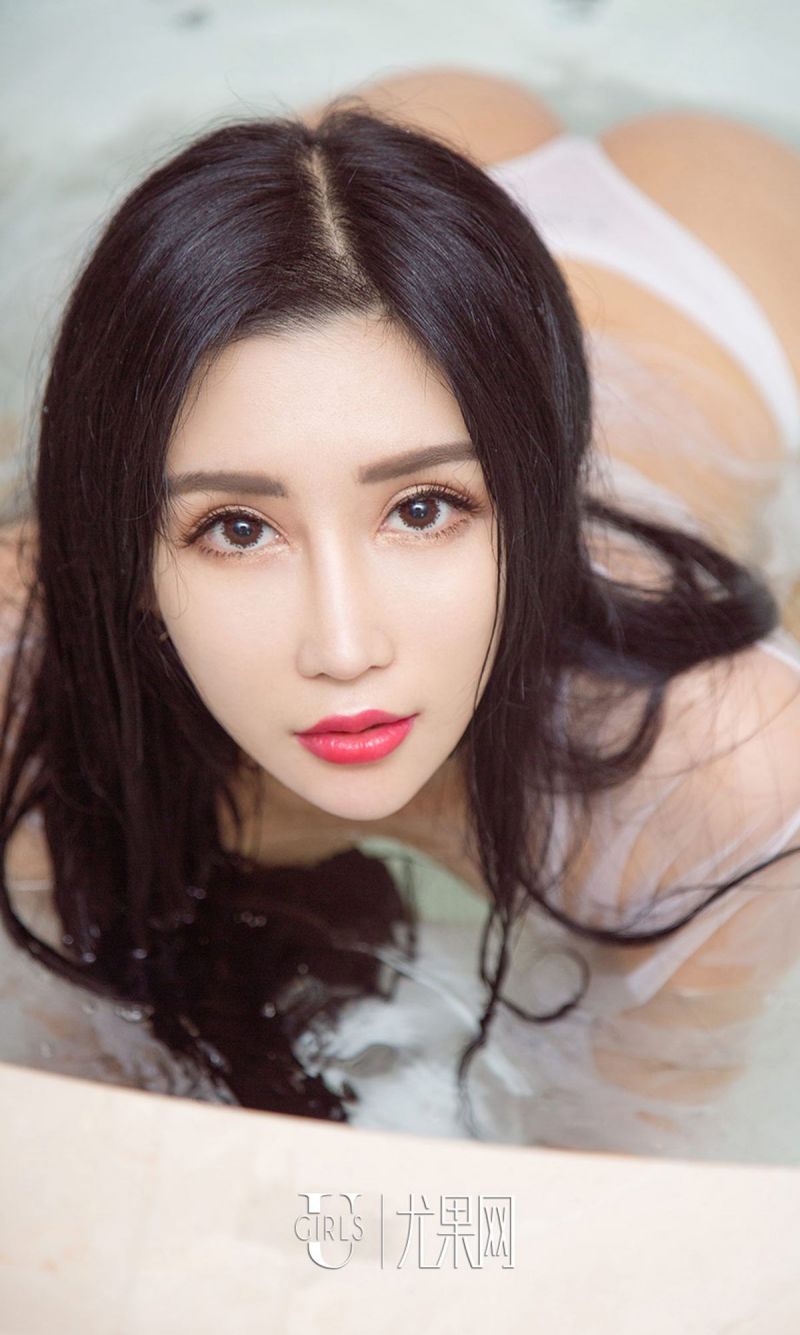 丰腴美女艾霓莎木有圣光全集