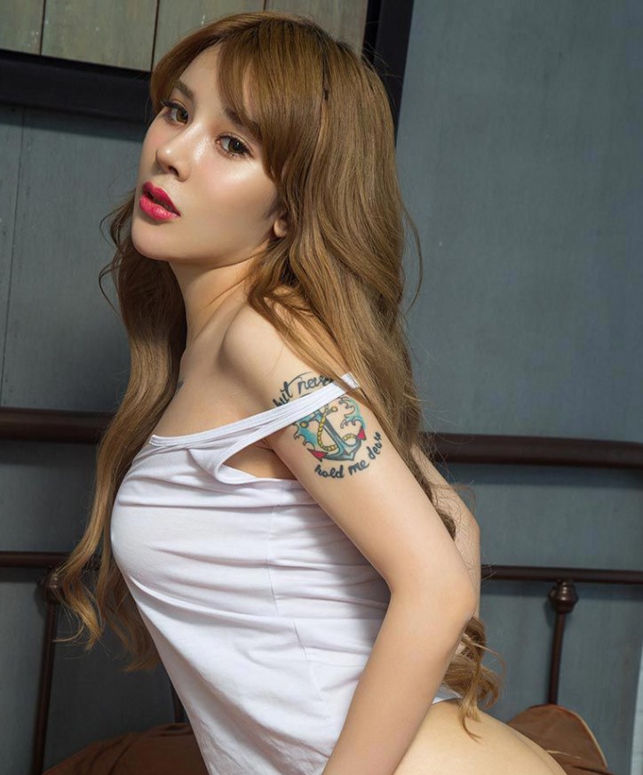 高颜模特左函漪Grace无光无遮原图