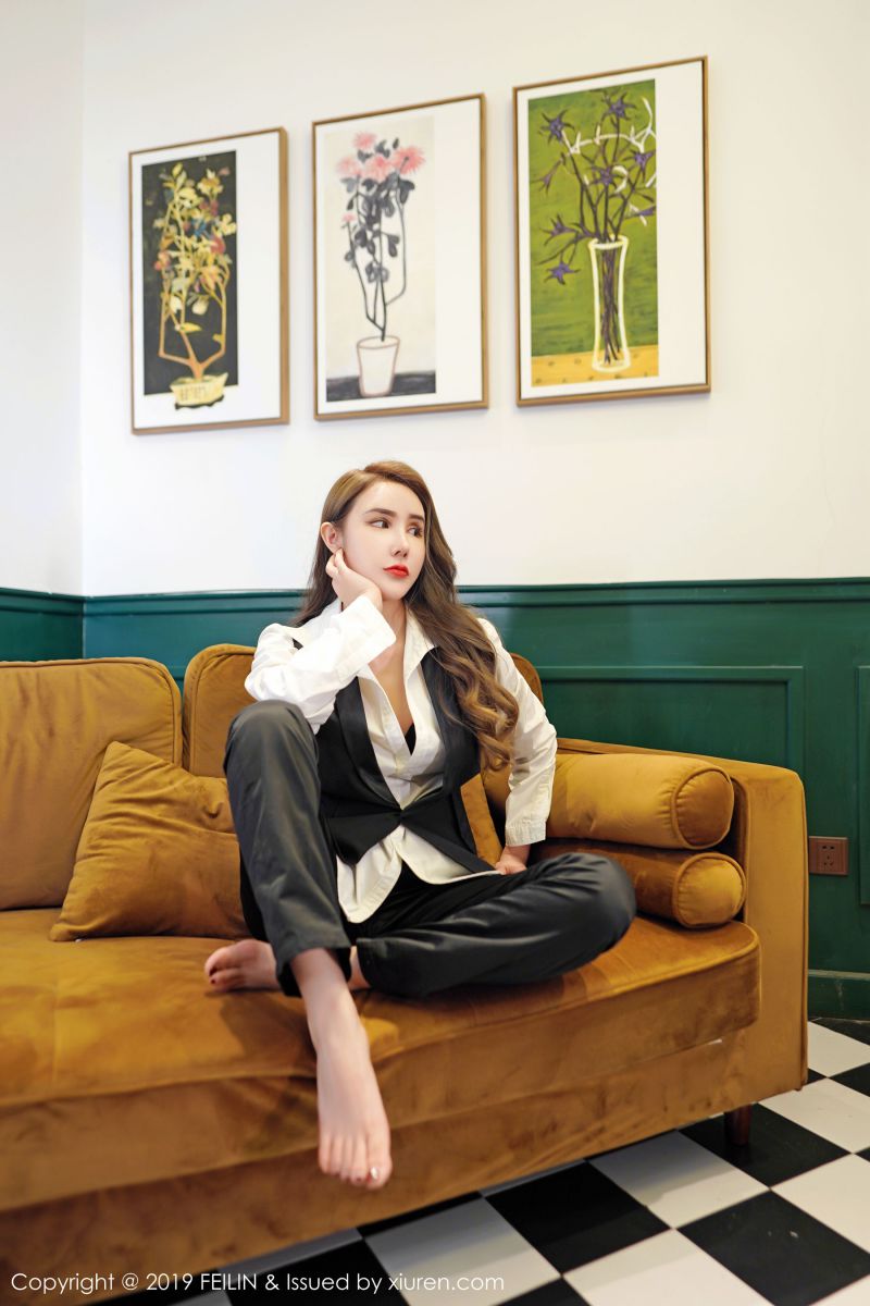 高颜少女伍月yuer木有遮照片