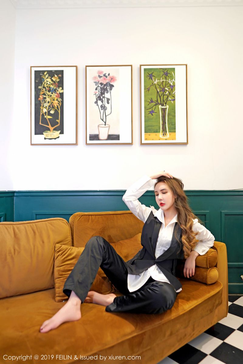 高颜少女伍月yuer木有遮照片