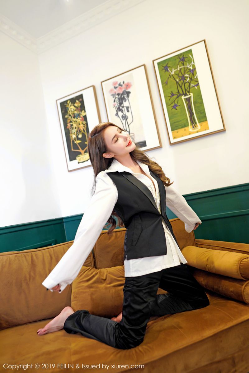 高颜少女伍月yuer木有遮照片