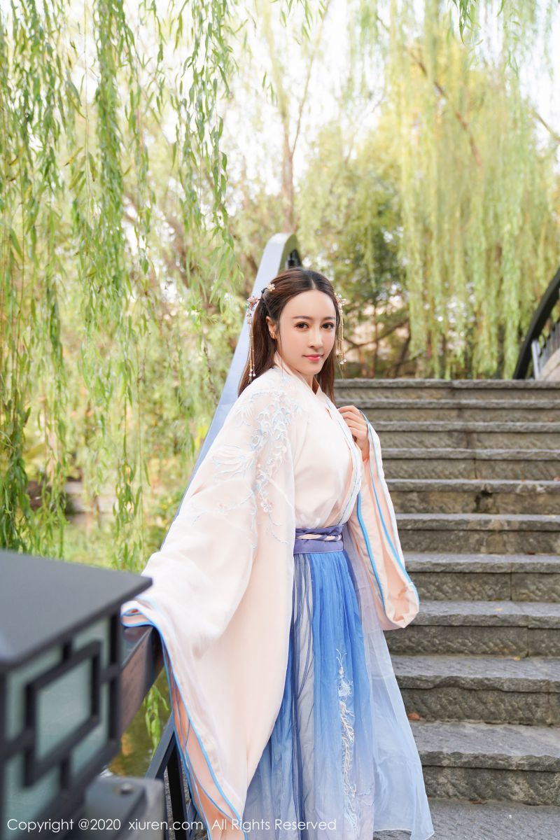 妩媚嫩模周井空半圣光经典