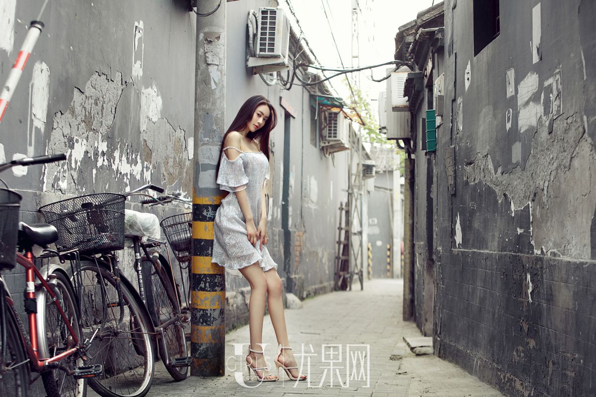 秀色妹子穆菲菲魏飞霞零遮罩福利