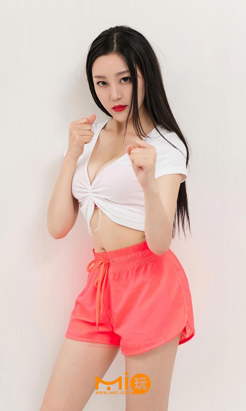 丰满嫩模周然半圣光套图