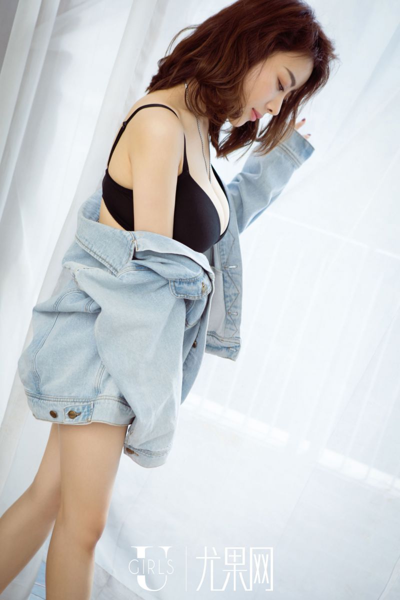 性感尤物爱菲无光无遮照片