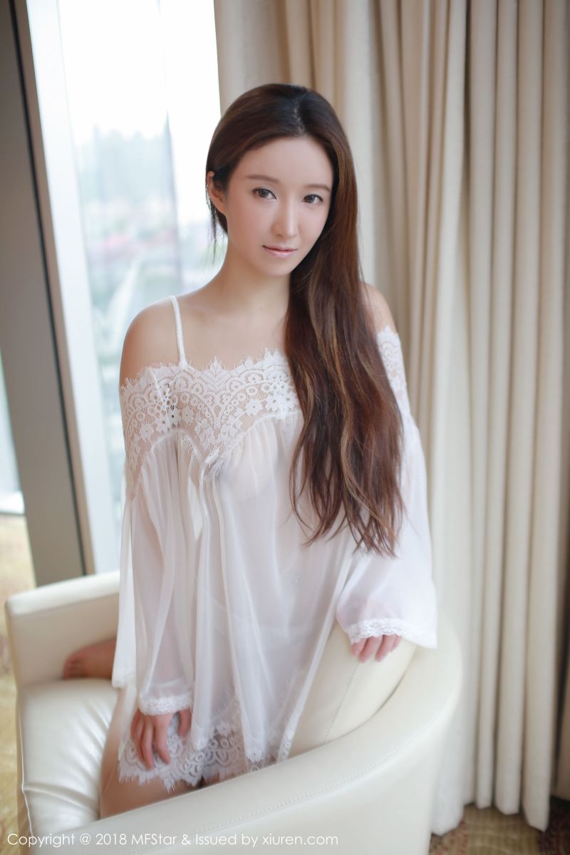 诱人软妹任莹樱JennyR零圣光生图
